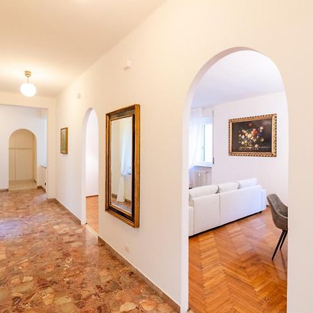 Domus Verona - Elegante Residenza Con Affaccio Su Porta Leoni Δωμάτιο φωτογραφία