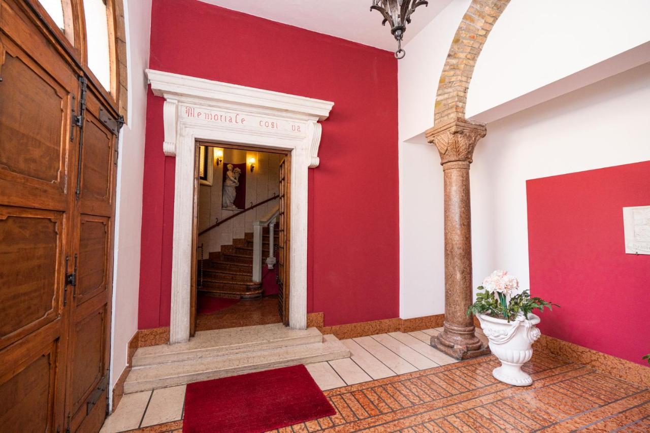 Domus Verona - Elegante Residenza Con Affaccio Su Porta Leoni Εξωτερικό φωτογραφία