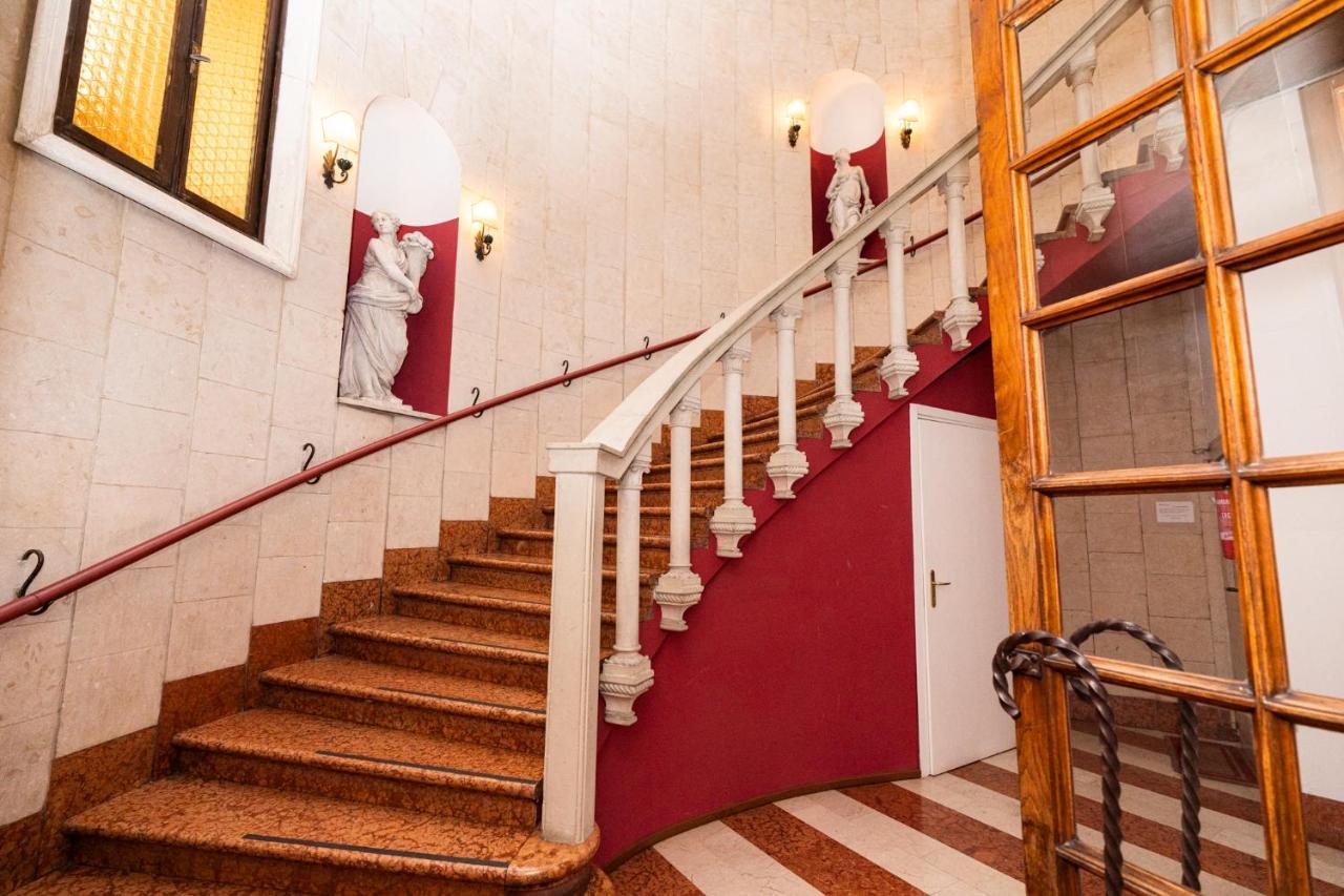 Domus Verona - Elegante Residenza Con Affaccio Su Porta Leoni Εξωτερικό φωτογραφία