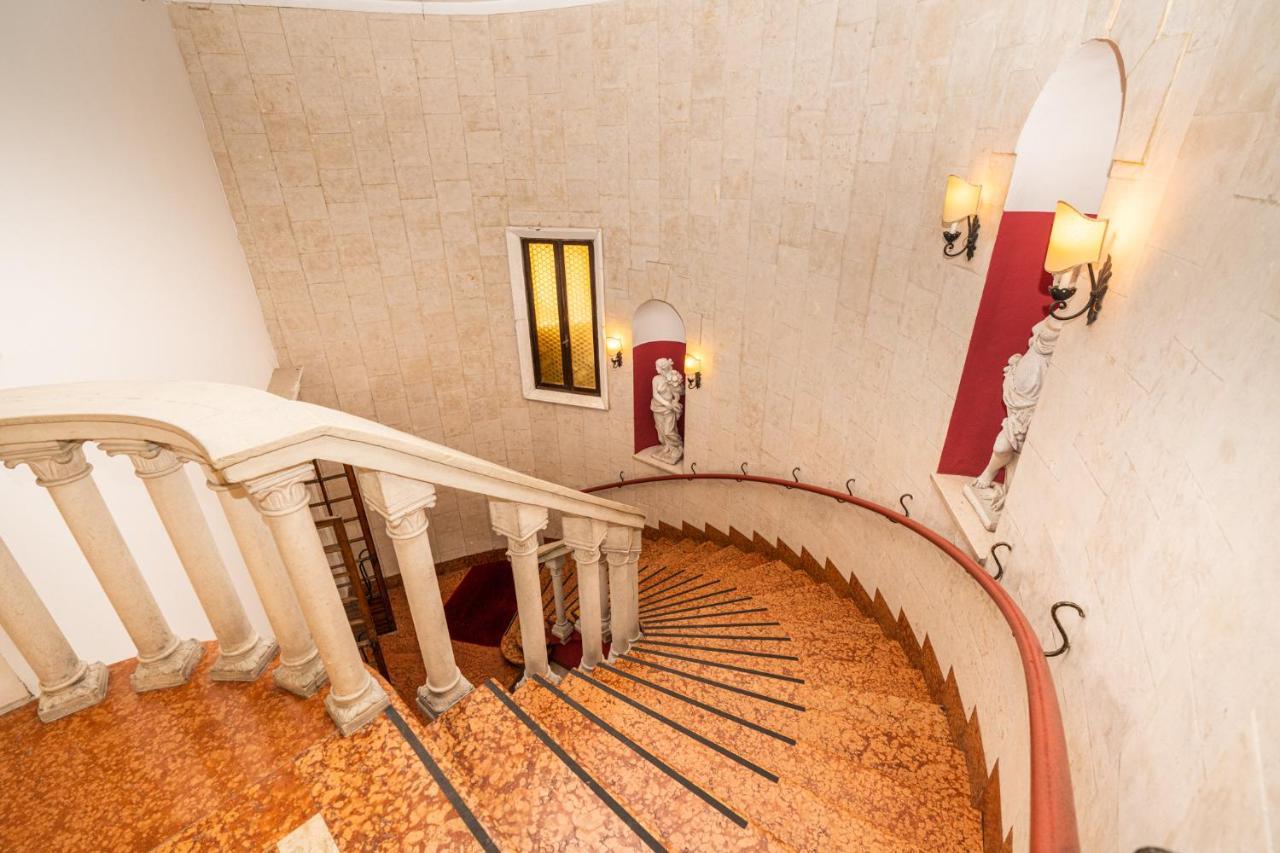 Domus Verona - Elegante Residenza Con Affaccio Su Porta Leoni Εξωτερικό φωτογραφία