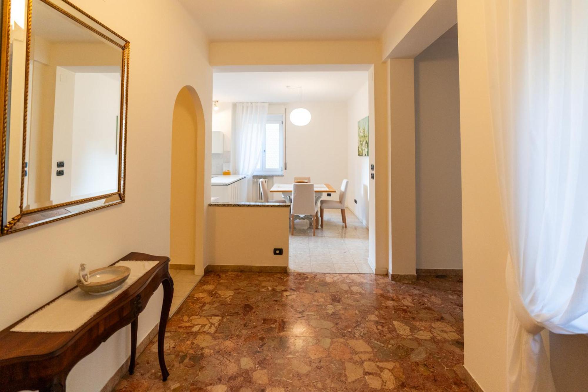 Domus Verona - Elegante Residenza Con Affaccio Su Porta Leoni Δωμάτιο φωτογραφία