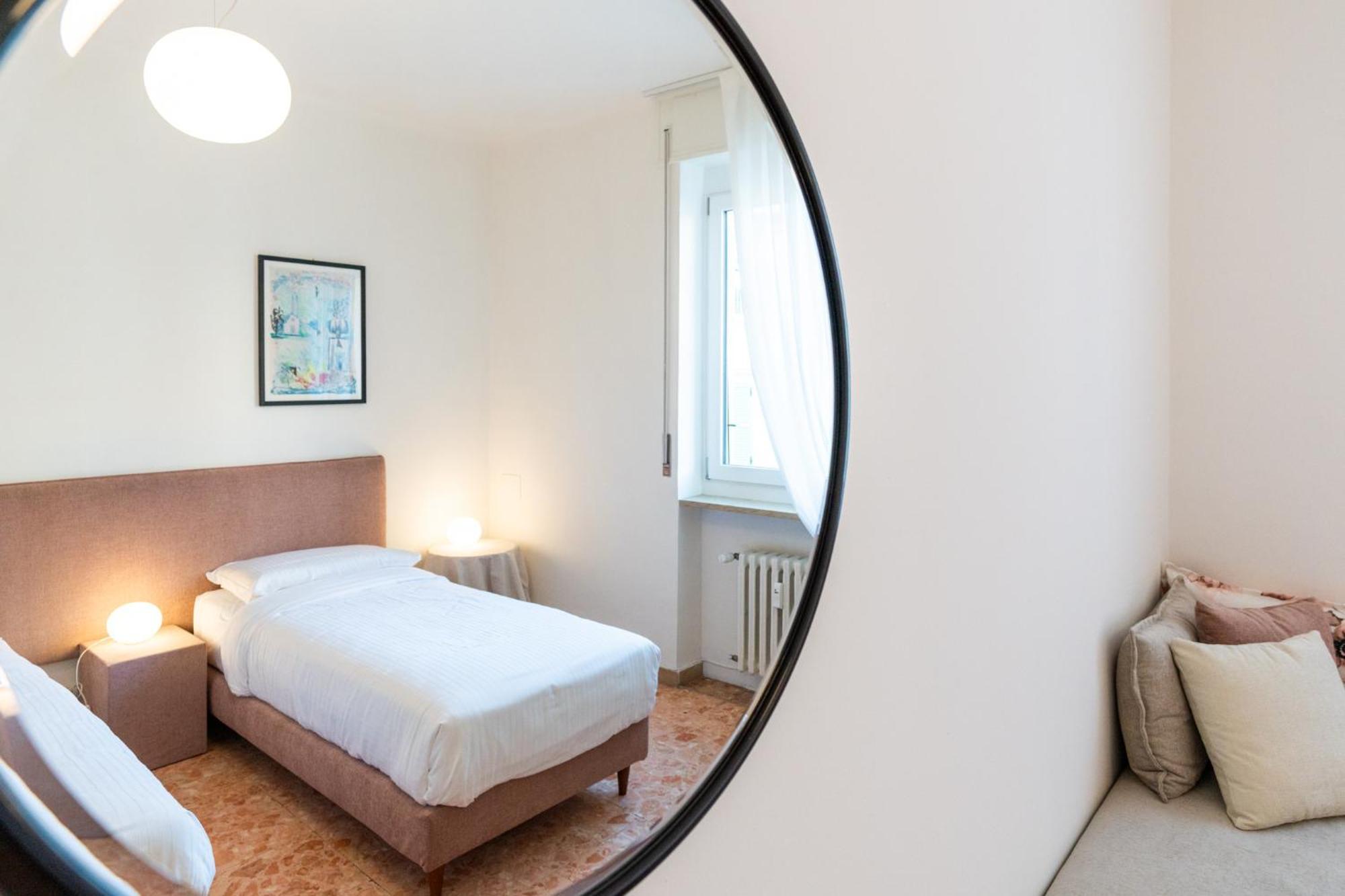 Domus Verona - Elegante Residenza Con Affaccio Su Porta Leoni Δωμάτιο φωτογραφία